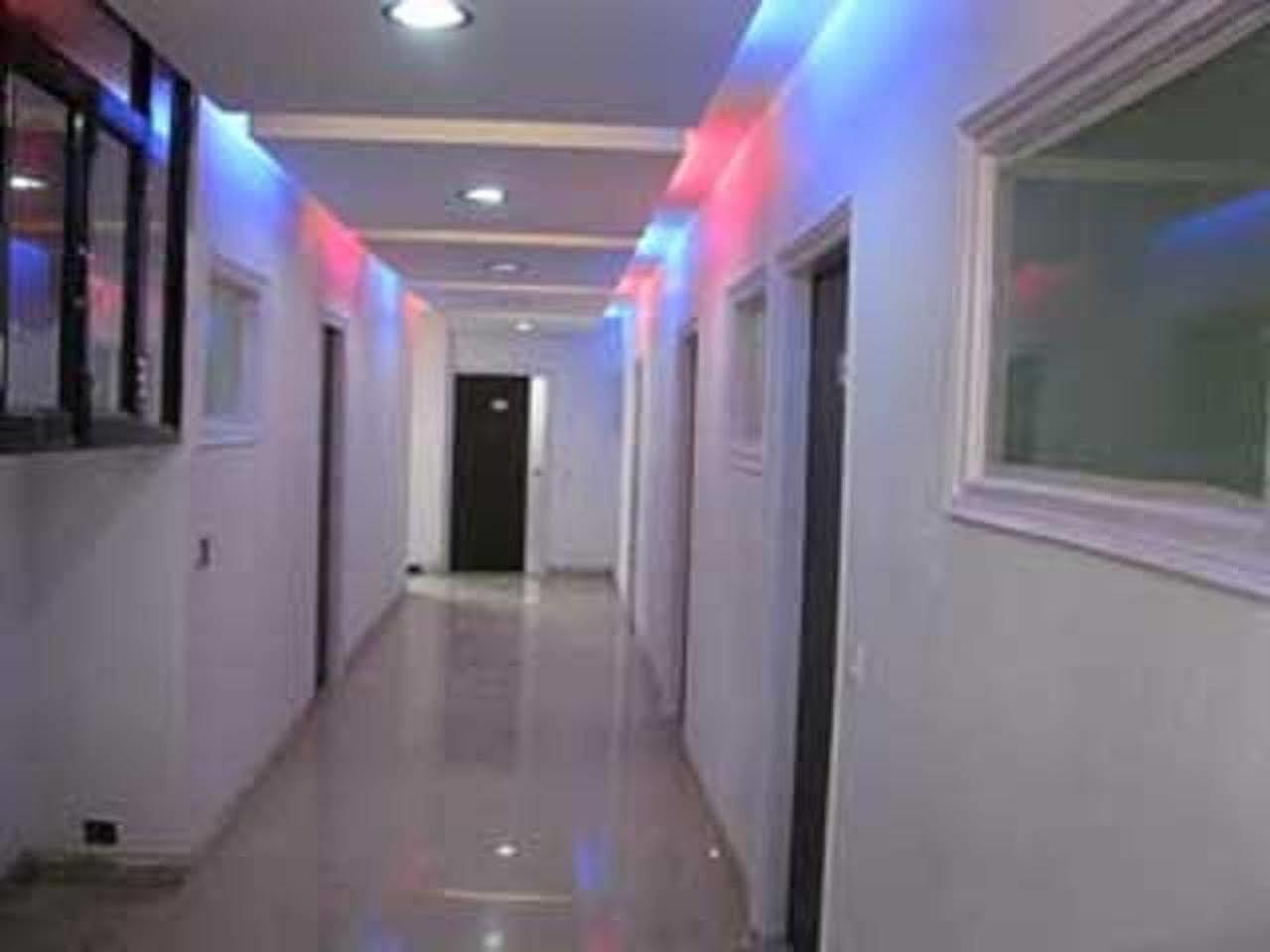Airport Hotel Ambrosia New Delhi Ngoại thất bức ảnh